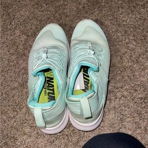 Mint Nike Tennis Shoes